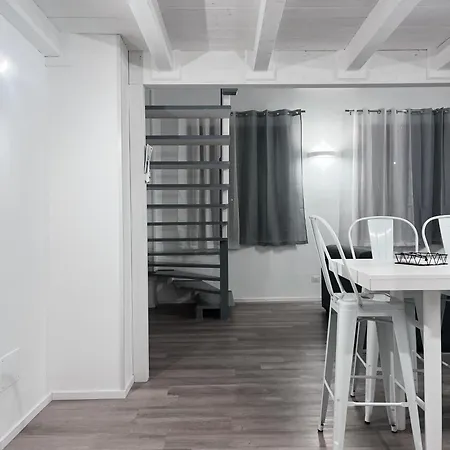 Prestige House 10 Apartment